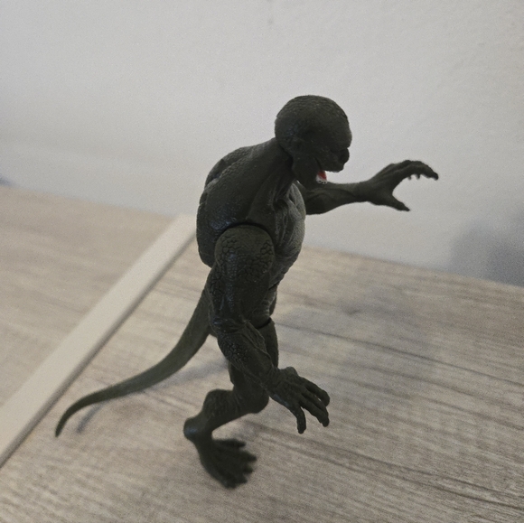 AMAZING SPIDER-MAN REPTILE MARVEL FIGURE MOSC 4" HASBRO 2011 RARE - Picture 5 of 5